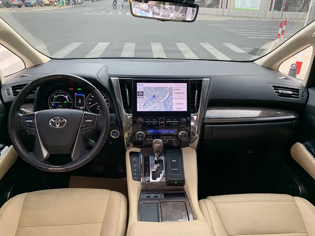 Toyota Alphard — фото 5