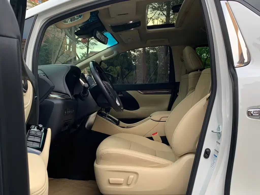 Toyota Alphard — фото 6