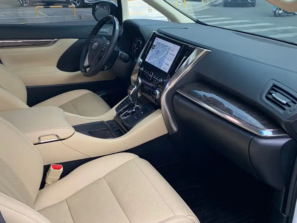 Toyota Alphard — фото 8