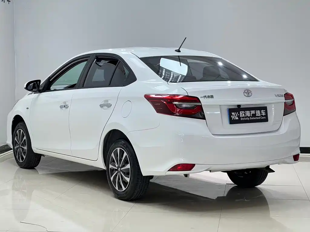Toyota Vios — фото 4