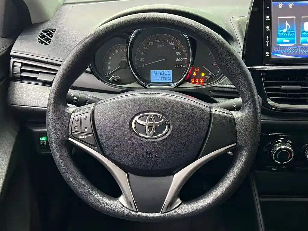 Toyota Vios — фото 9