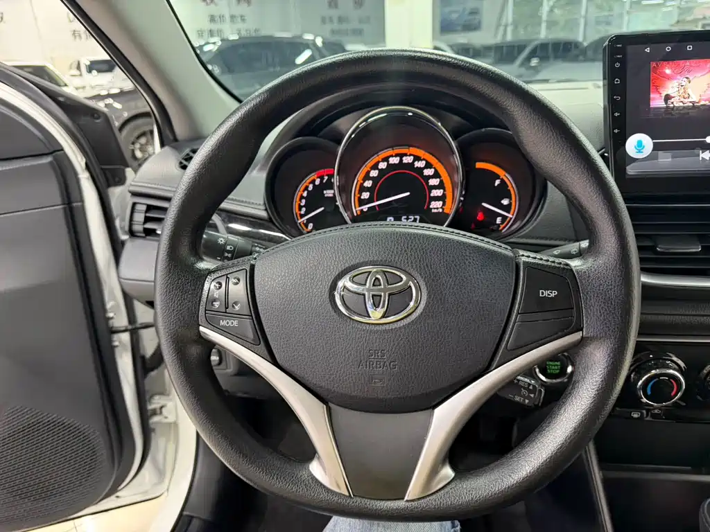 Toyota Yaris L — фото 13
