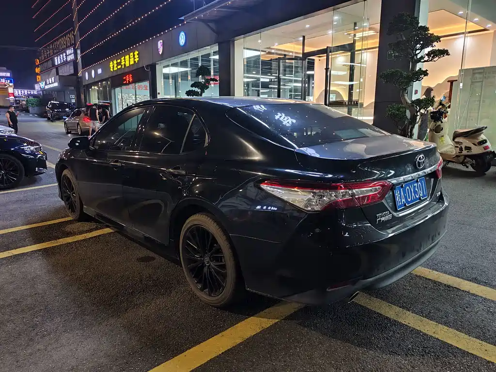 Toyota Camry — фото 6