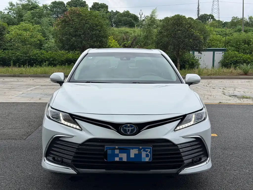 Toyota Camry — фото 2