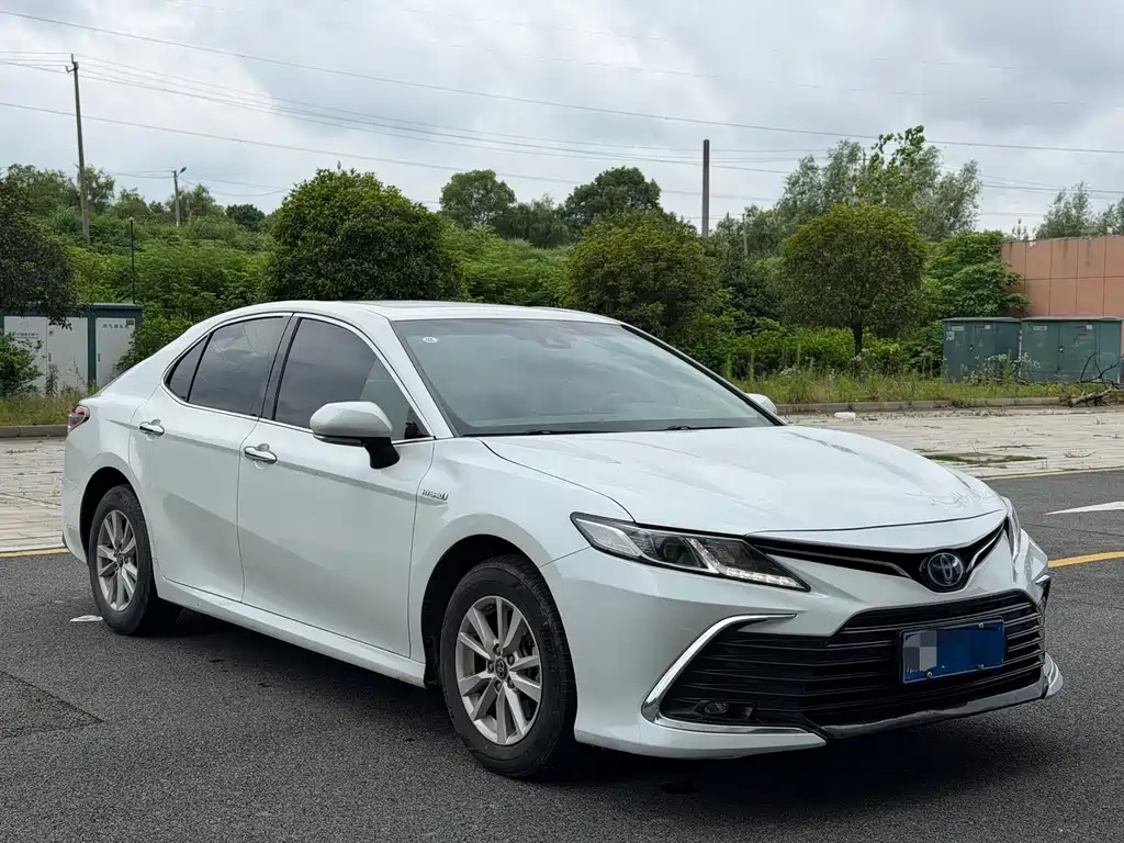Toyota Camry — фото 3