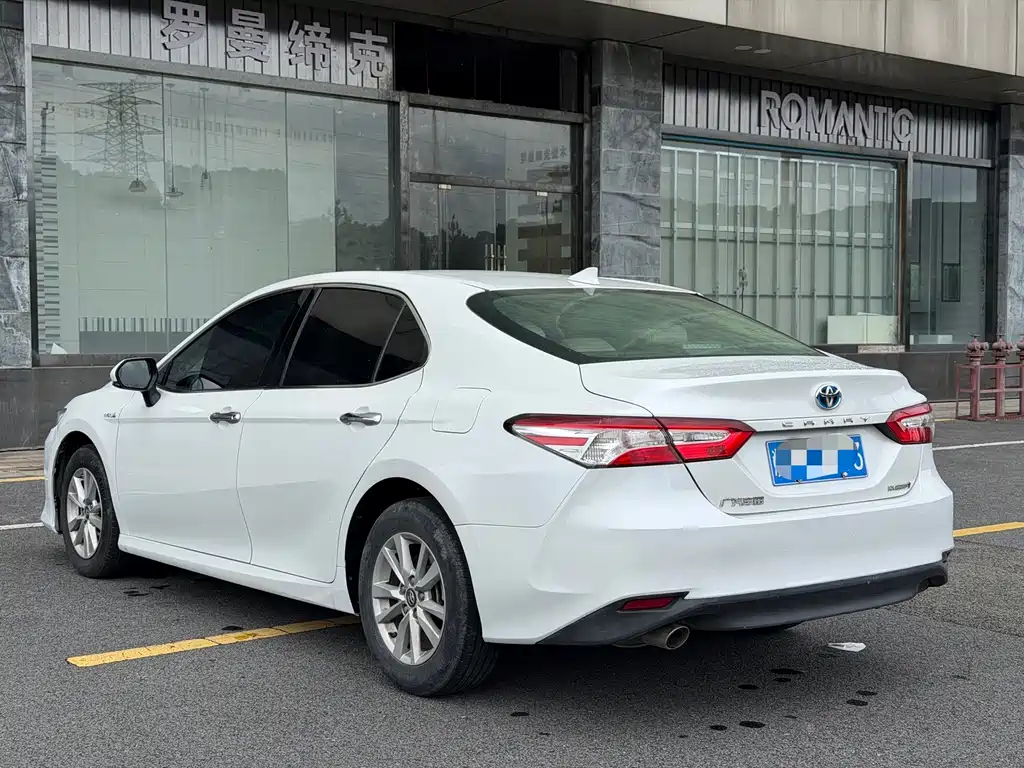 Toyota Camry — фото 7