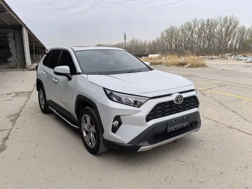 Toyota RAV4 — фото 3