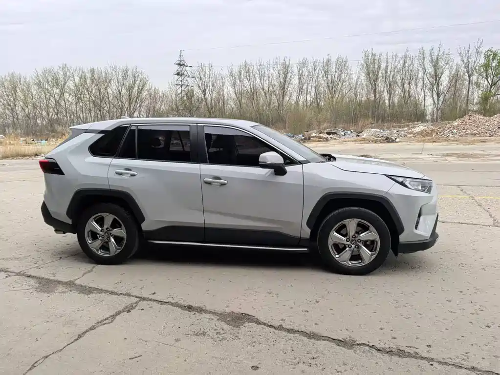 Toyota RAV4 — фото 4