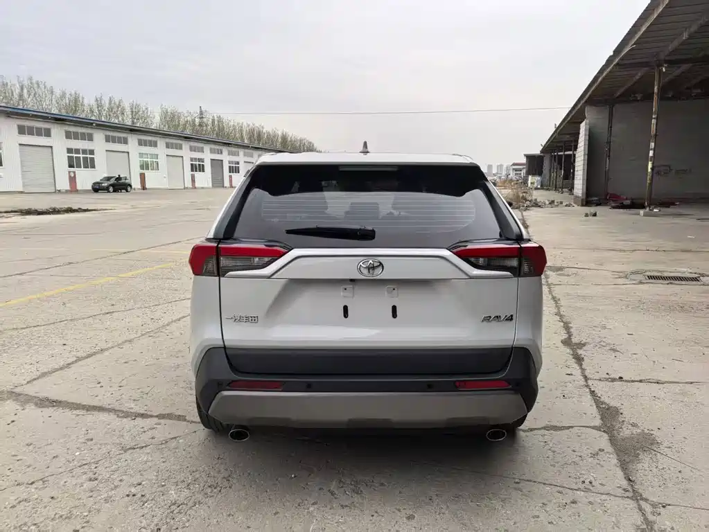 Toyota RAV4 — фото 6