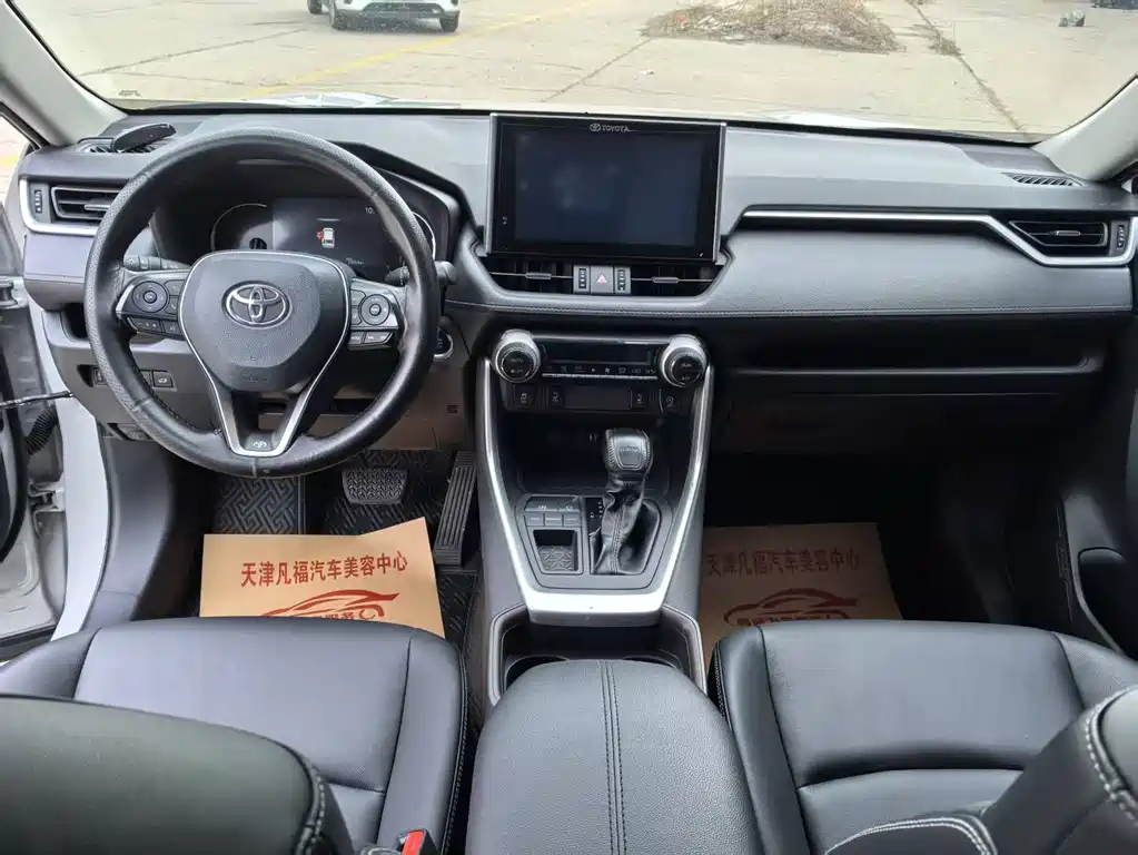 Toyota RAV4 — фото 10