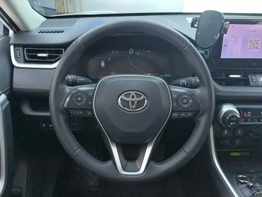 Toyota RAV4 — фото 15
