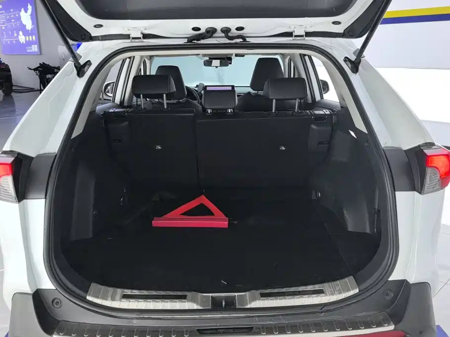 Toyota RAV4 — фото 4