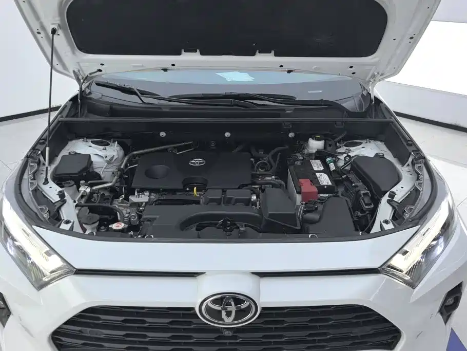 Toyota RAV4 — фото 10
