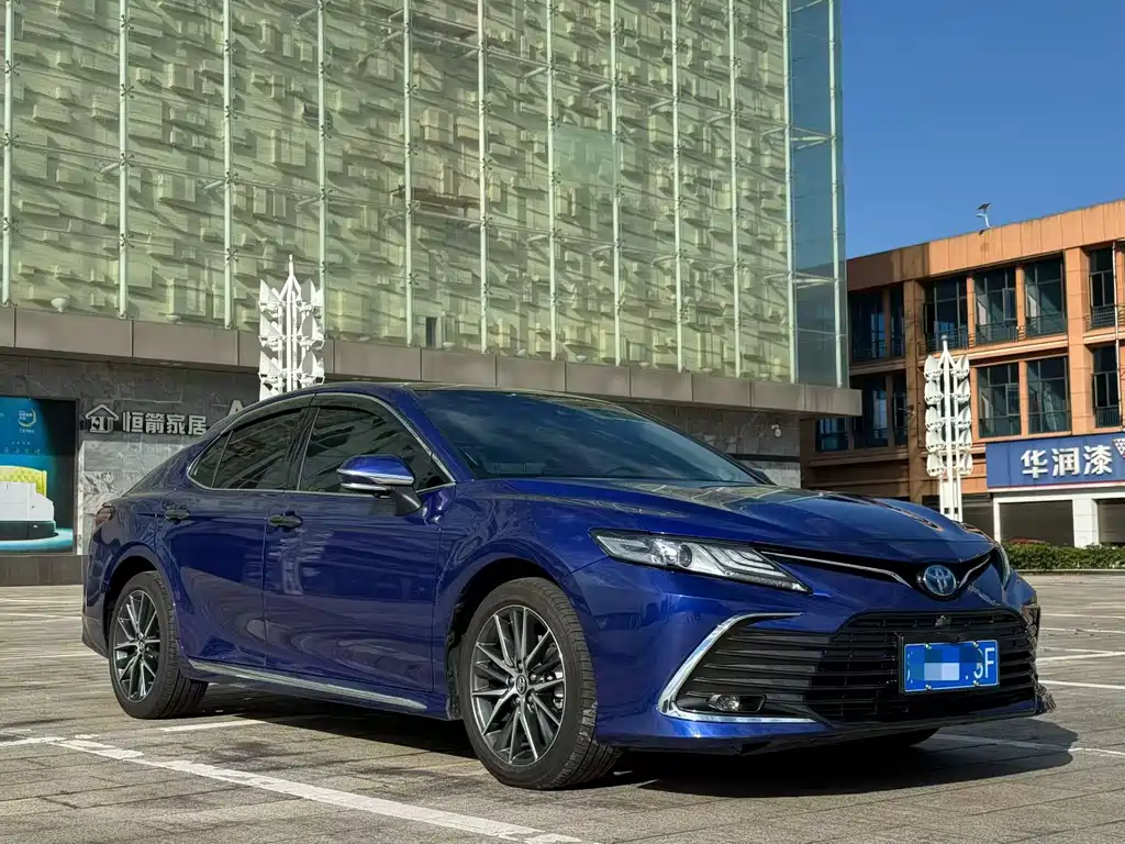 Toyota Camry — фото 3