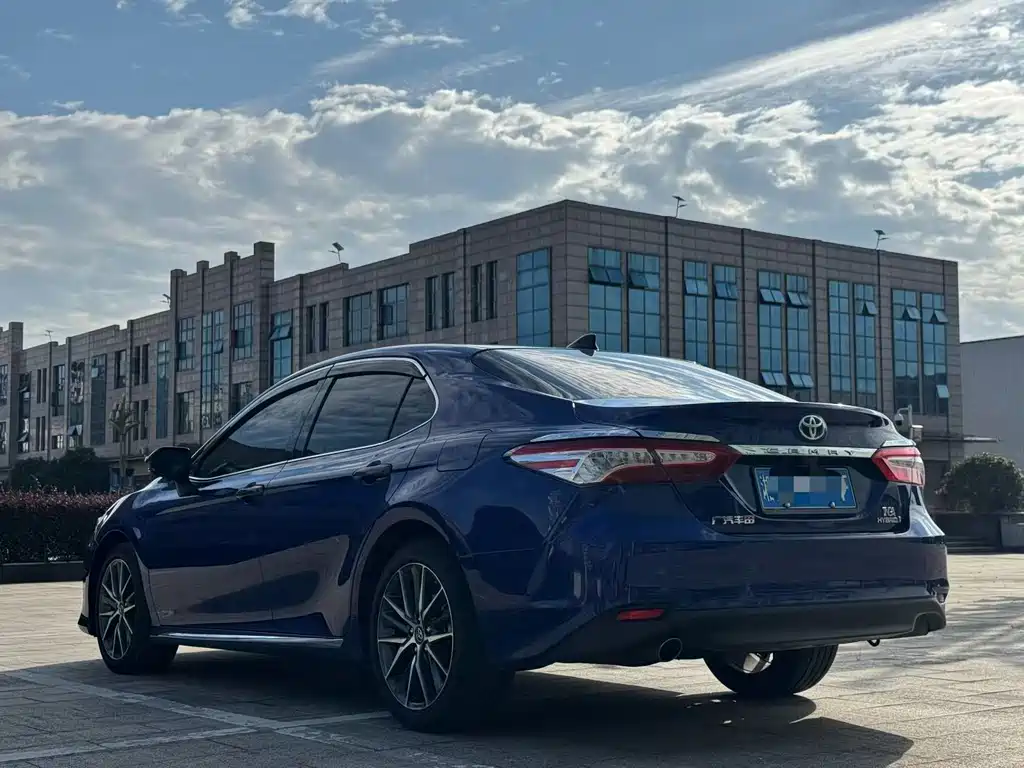 Toyota Camry — фото 7