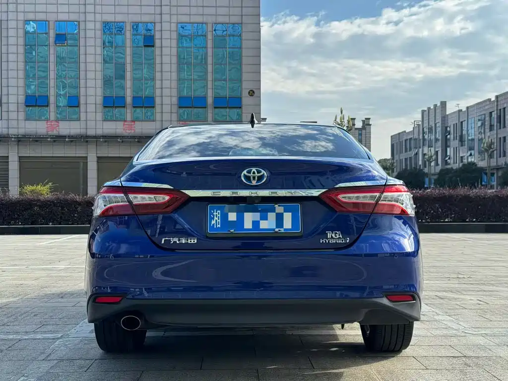 Toyota Camry — фото 8