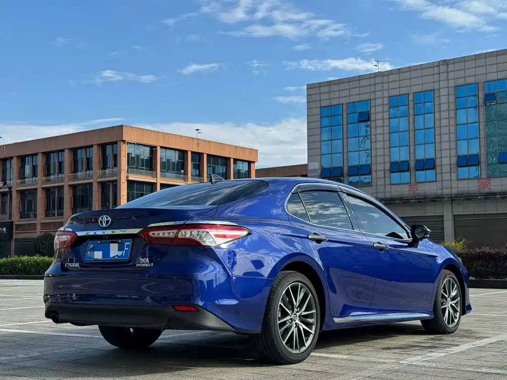 Toyota Camry — фото 9