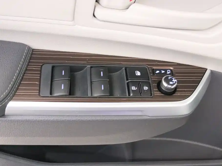 Toyota Granvia — фото 14