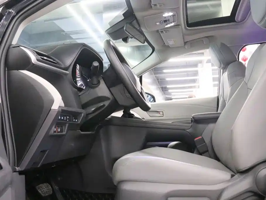 Toyota Granvia — фото 16