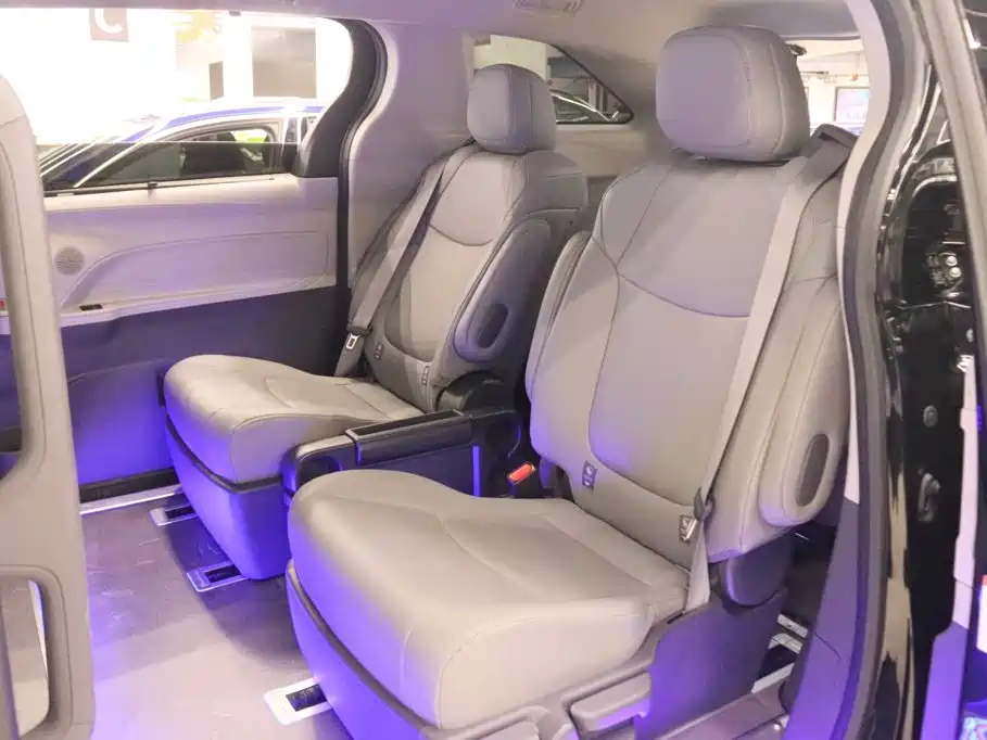 Toyota Granvia — фото 20