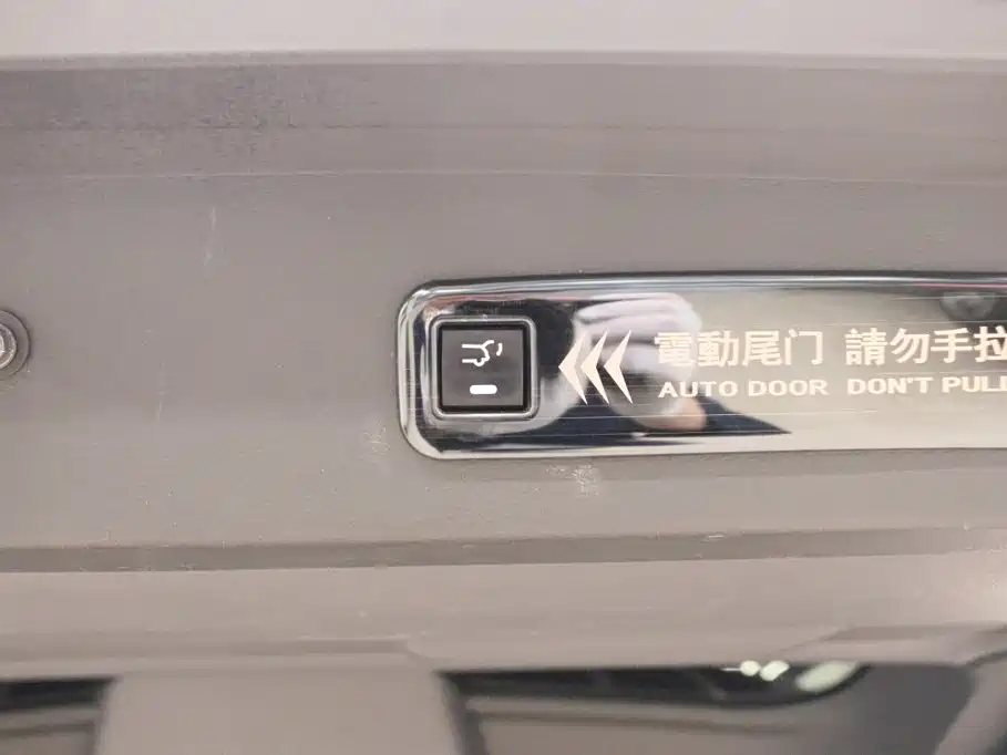 Toyota Granvia — фото 24