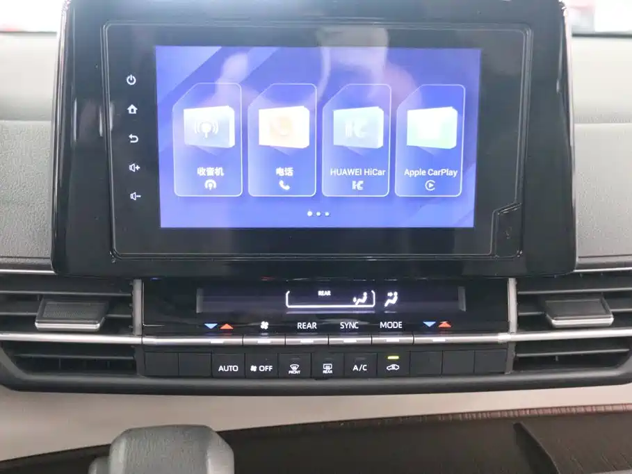 Toyota Granvia — фото 9