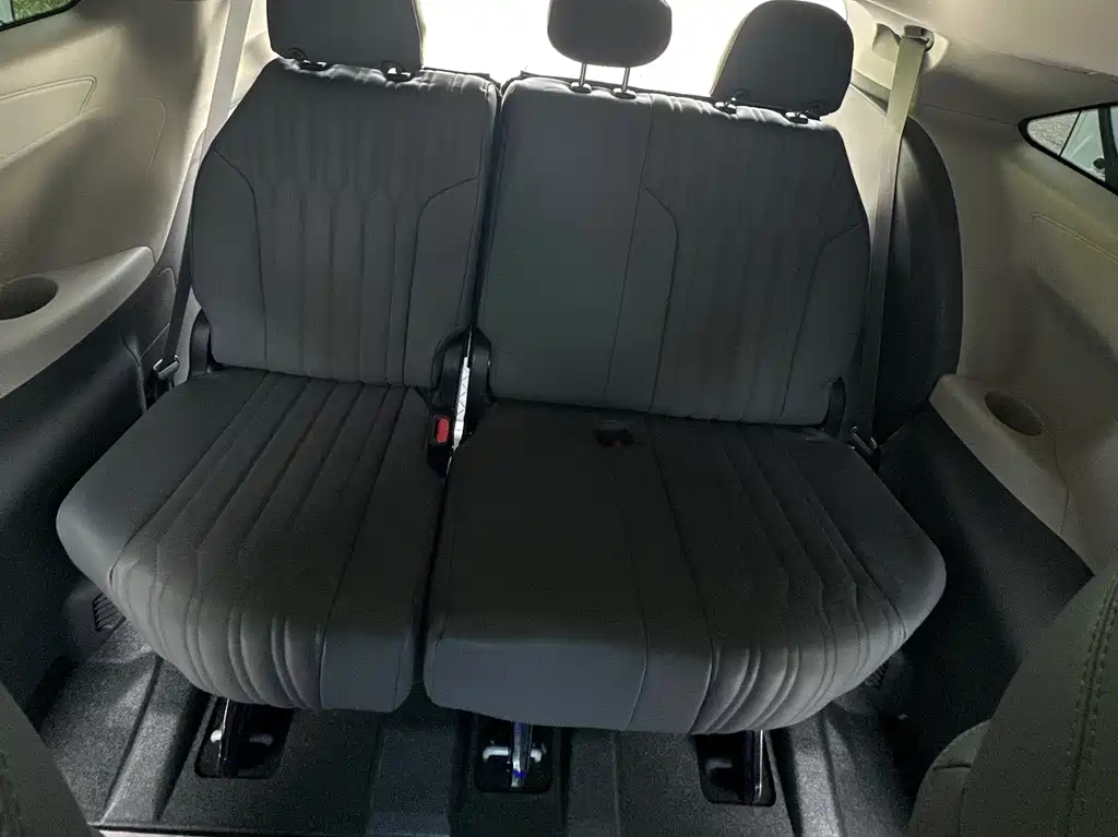 Toyota Granvia — фото 16