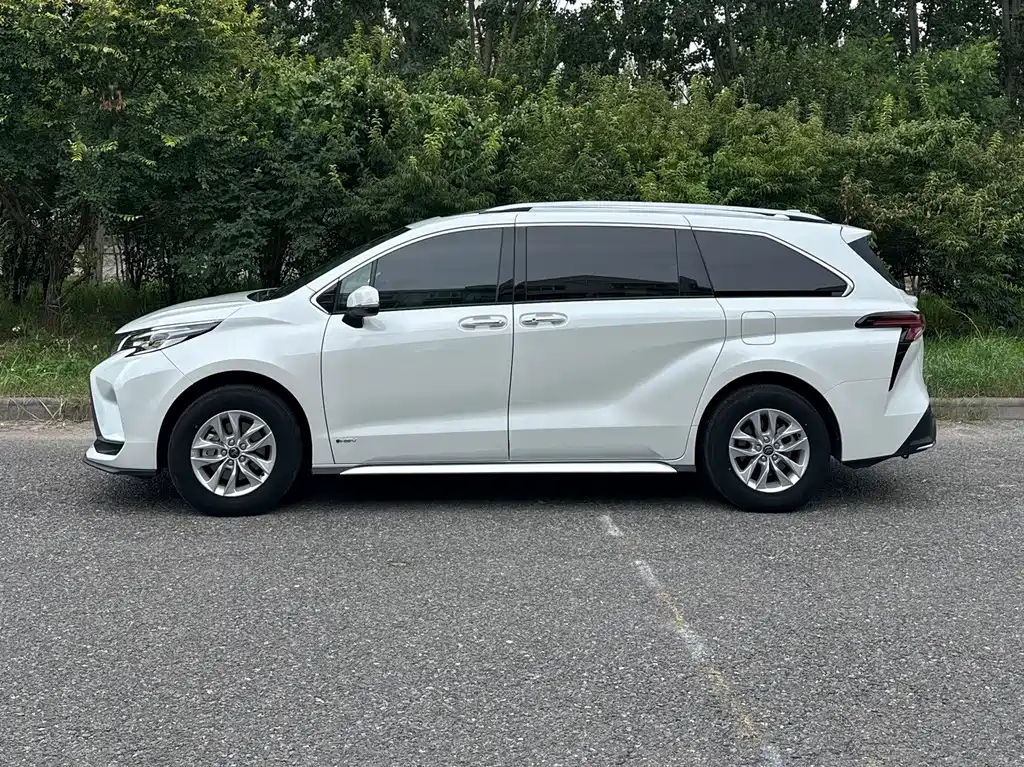 Toyota Granvia — фото 3