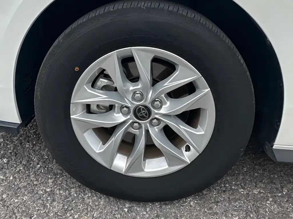 Toyota Granvia — фото 7