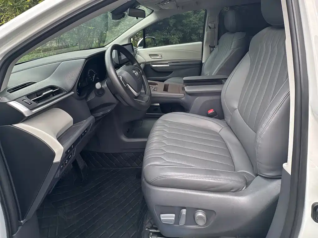 Toyota Granvia — фото 9