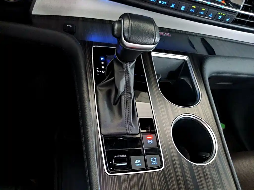 Toyota Granvia — фото 14