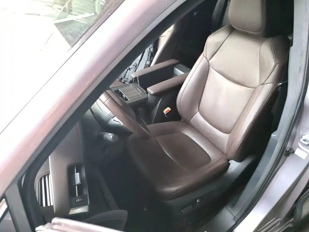 Toyota Granvia — фото 15