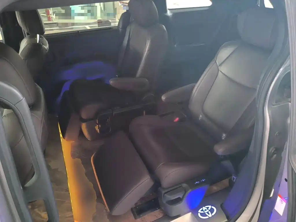 Toyota Granvia — фото 17