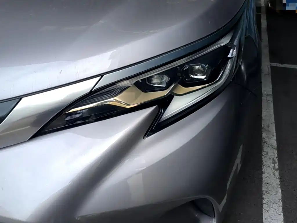 Toyota Granvia — фото 24
