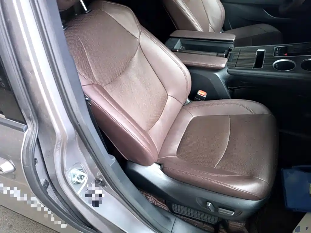 Toyota Granvia — фото 25