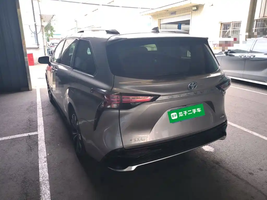 Toyota Granvia — фото 5