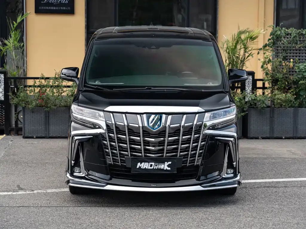 Toyota Alphard — фото 2