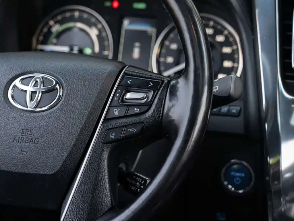 Toyota Alphard — фото 17