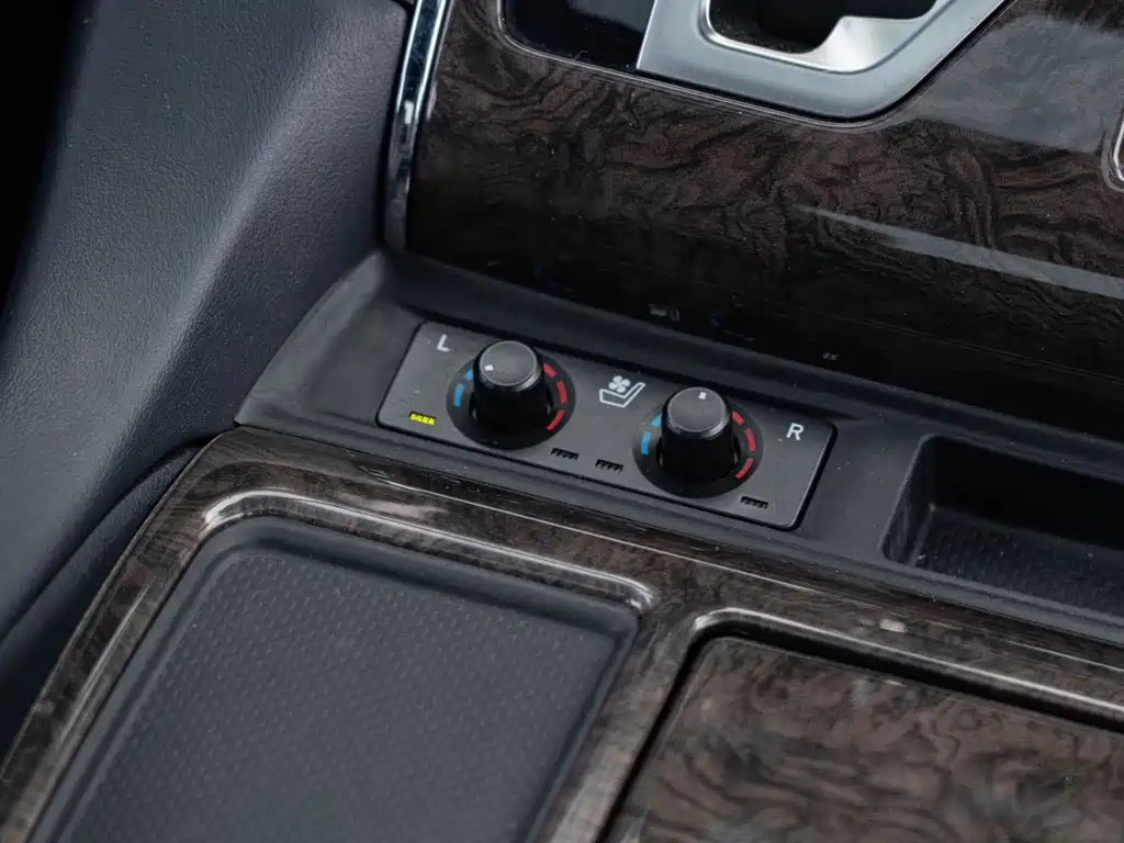 Toyota Alphard — фото 18