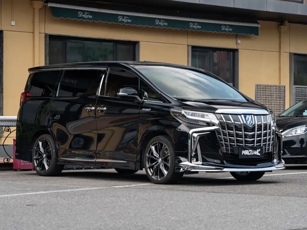 Toyota Alphard — фото 3