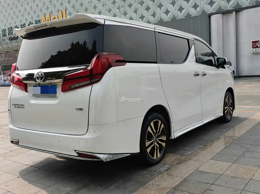 Toyota Alphard — фото 4
