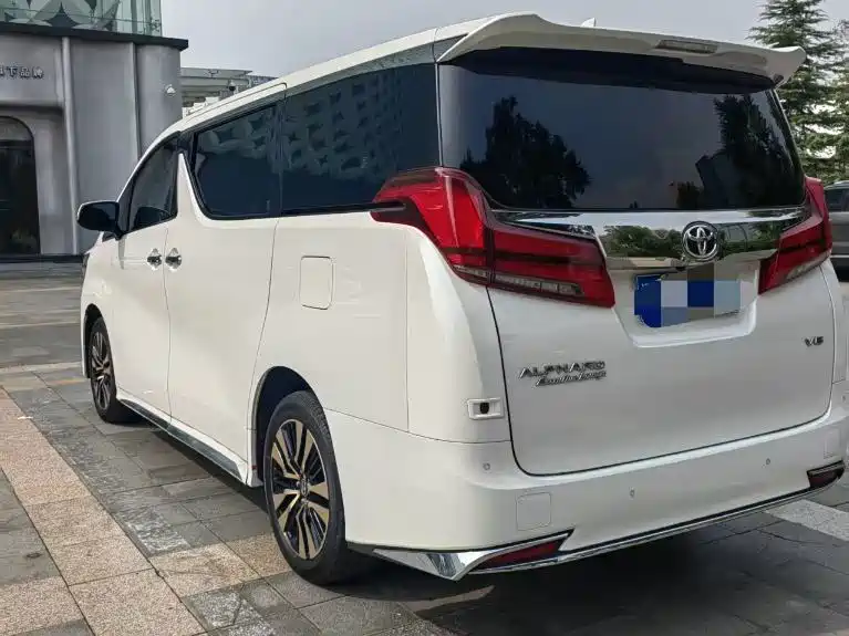 Toyota Alphard — фото 5