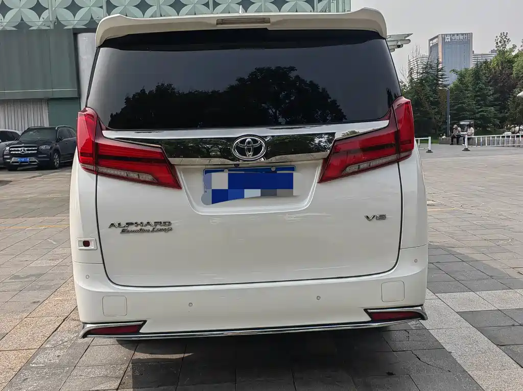 Toyota Alphard — фото 7