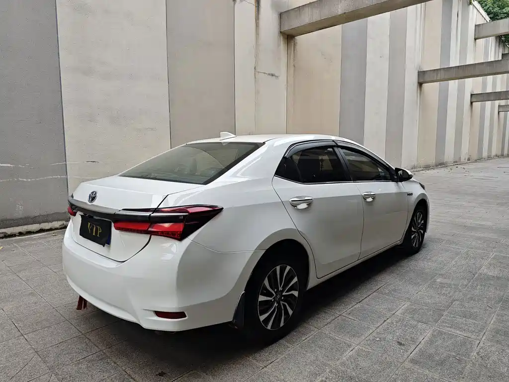 Toyota Corolla — фото 6