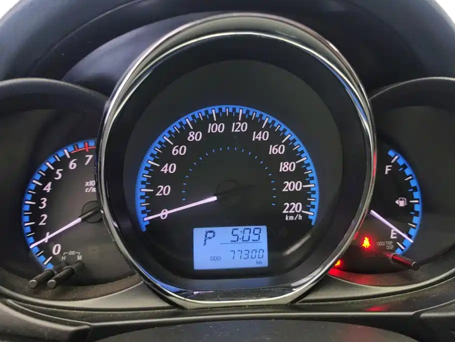 Toyota Yaris L — фото 14