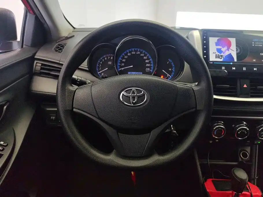 Toyota Yaris L — фото 15