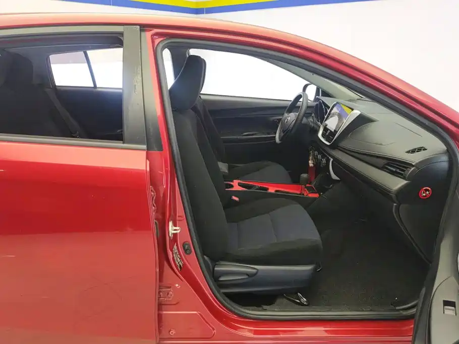 Toyota Yaris L — фото 8