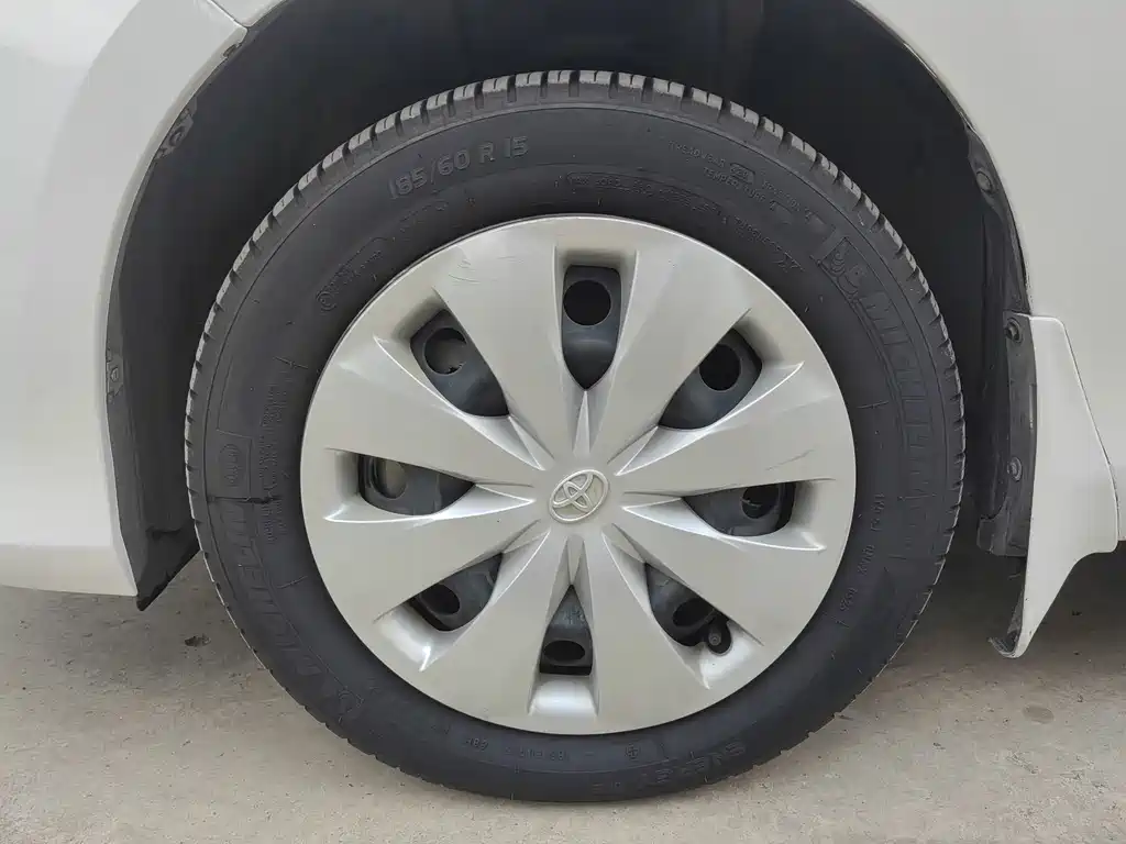 Toyota Yaris L — фото 15