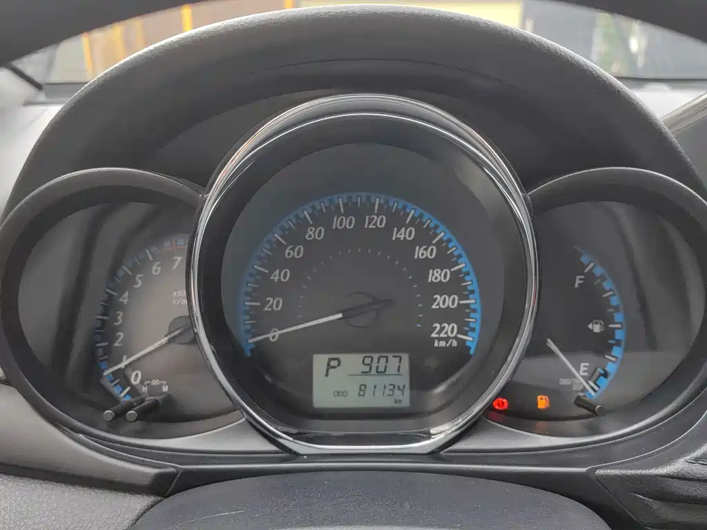 Toyota Yaris L — фото 16