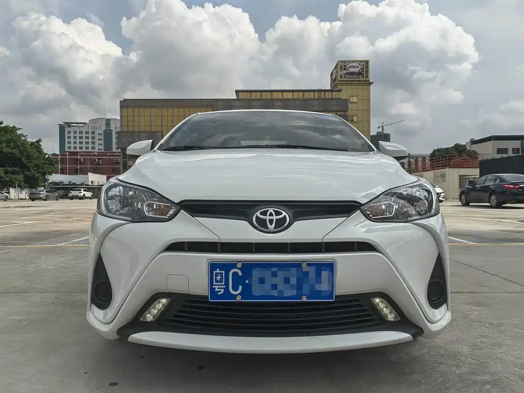 Toyota Yaris L — фото 3